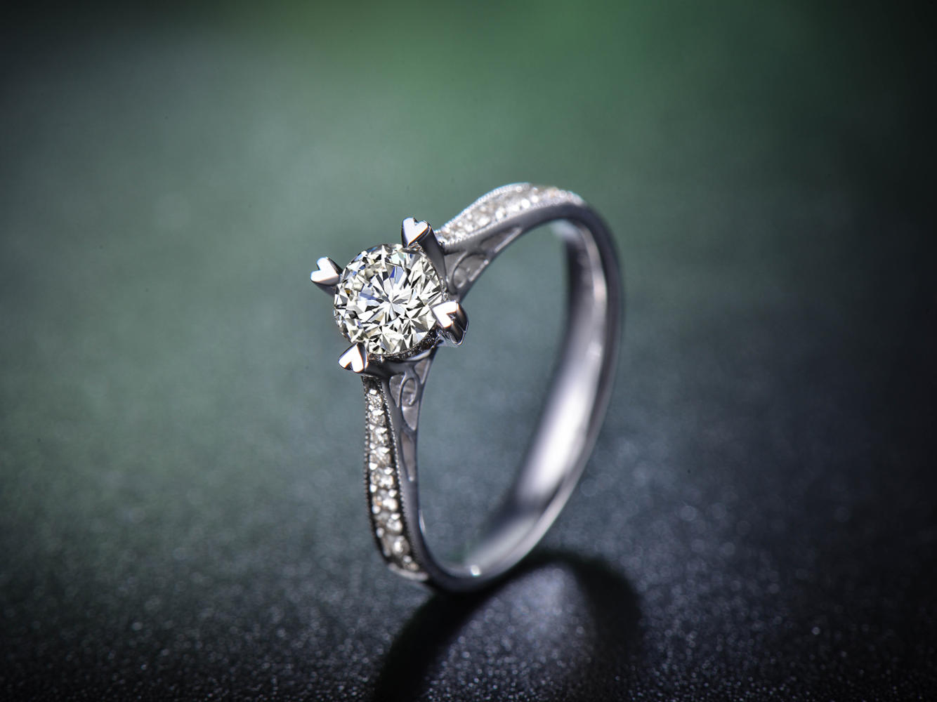 钻戒定制 30分主石 H色 vs净度