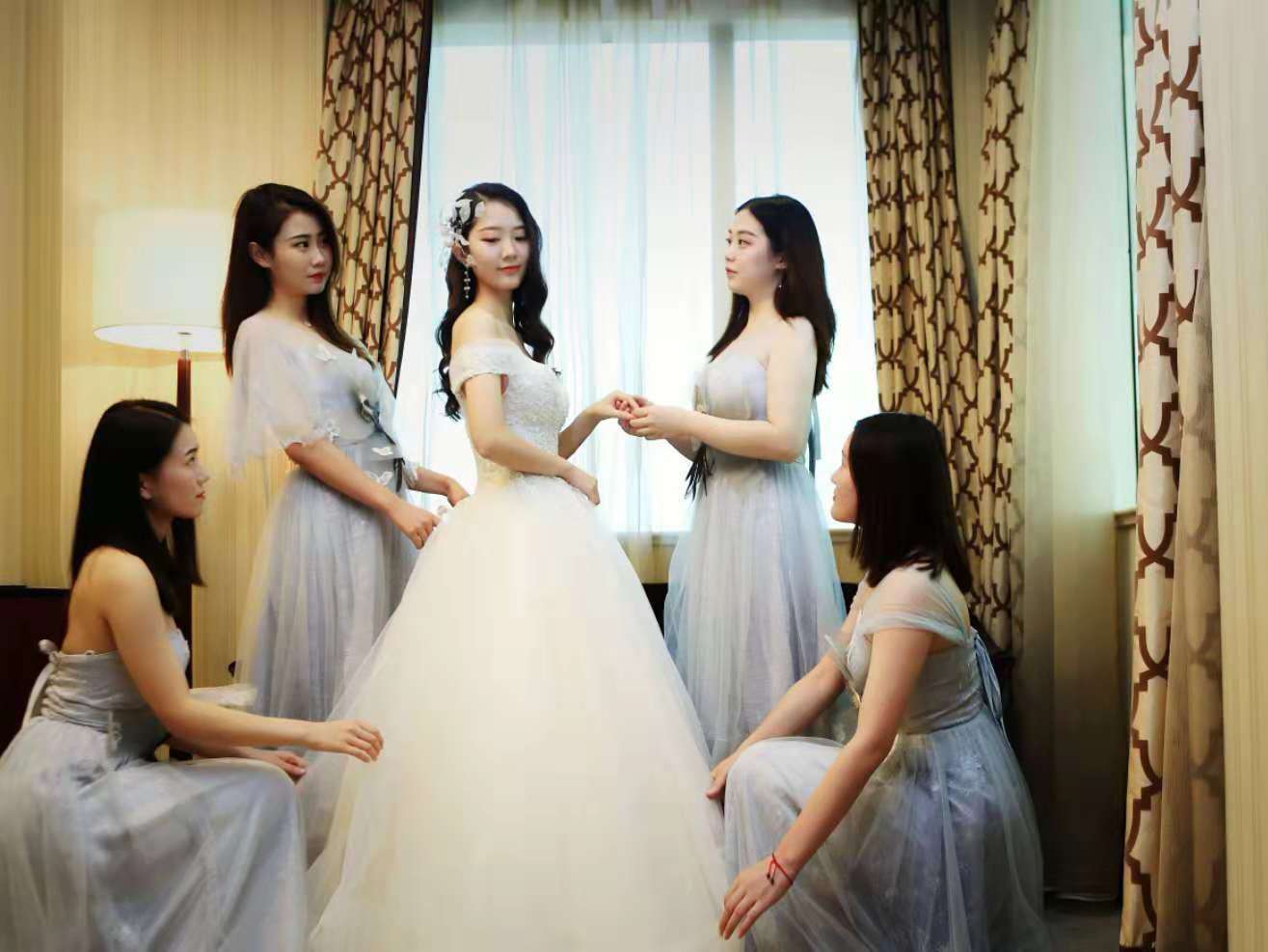 【瑞·恩】到店资深化妆师+明星回门早妆或妈妈妆