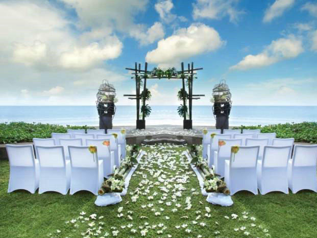 乐惟海外婚礼重庆店，巴厘岛W Hotel沙滩婚礼