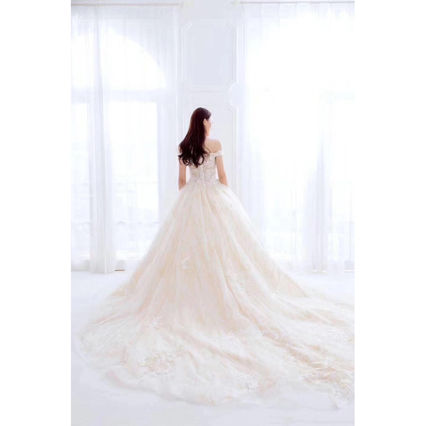 秀禾+齐地白纱+敬酒服+伴娘伴郎服