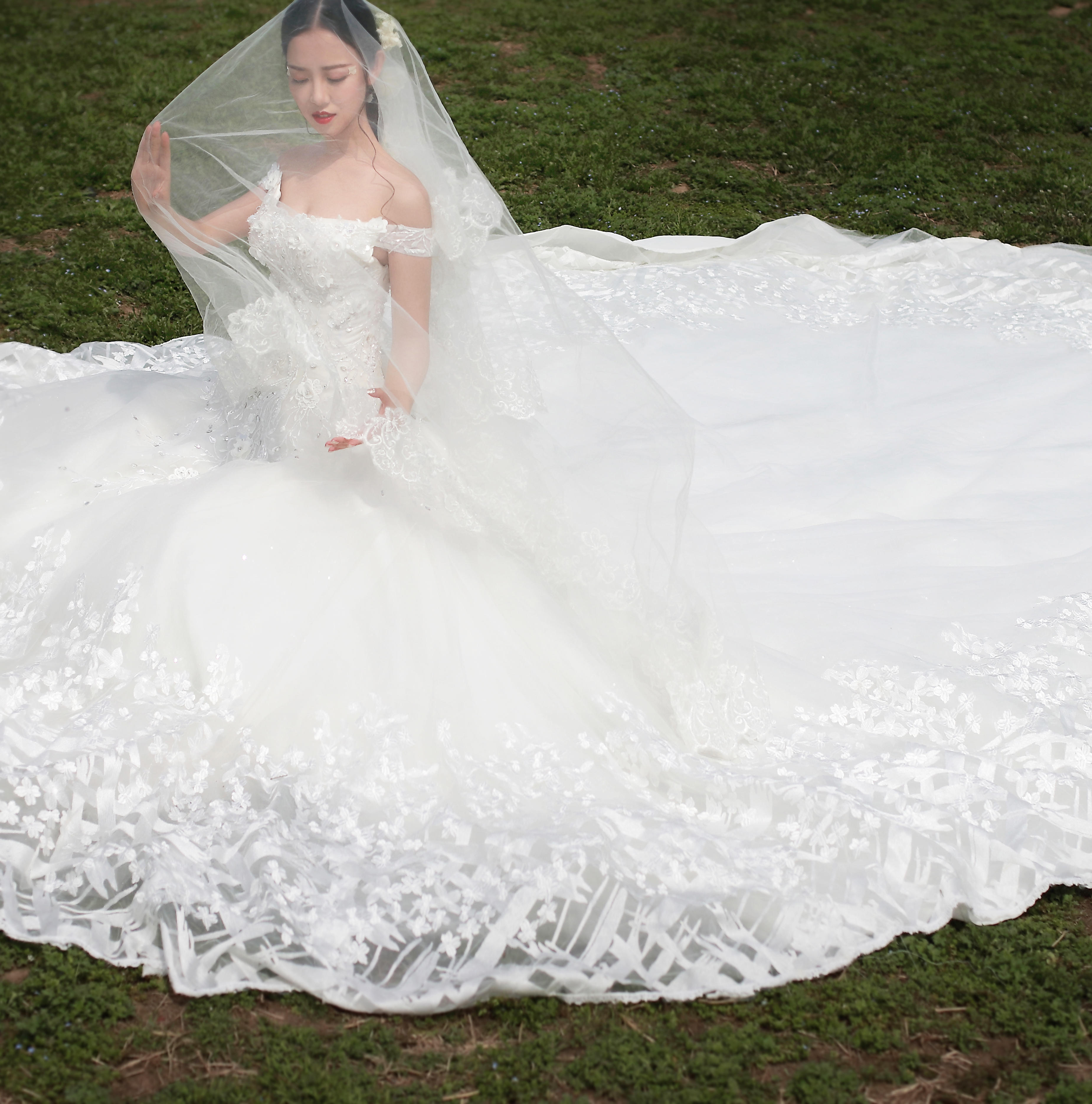 【婳琋】试营业3米长拖主婚纱＋镶钻刺绣华服＋礼服