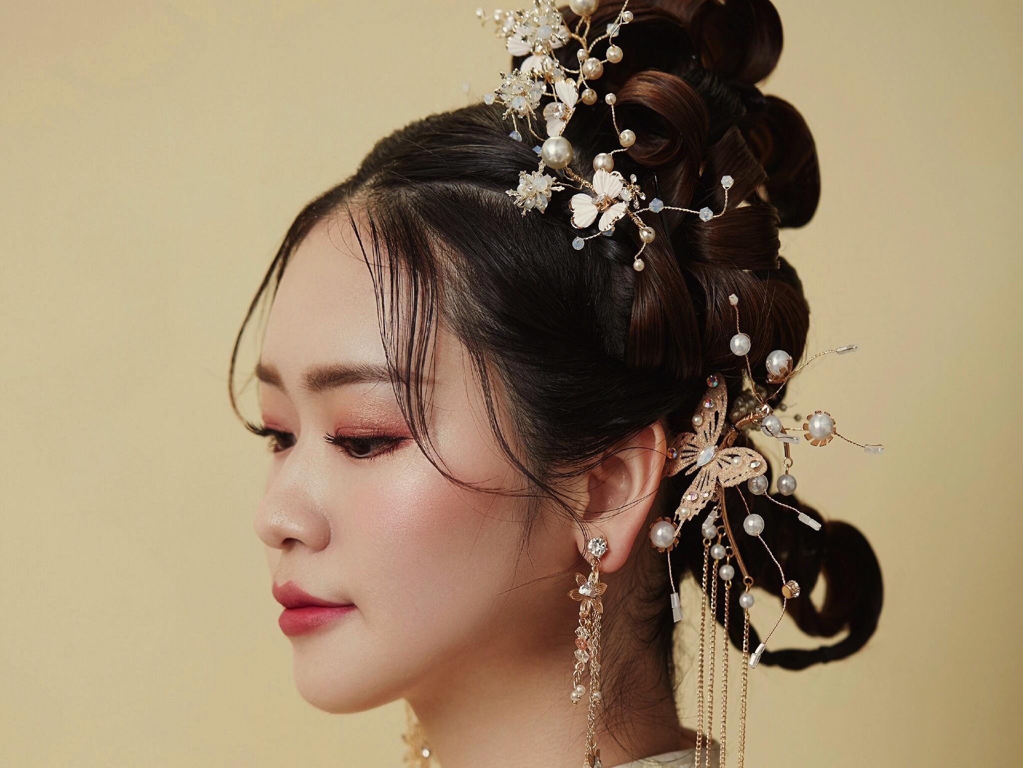 资深档新娘全程跟妆+全天奢华系列饰品
