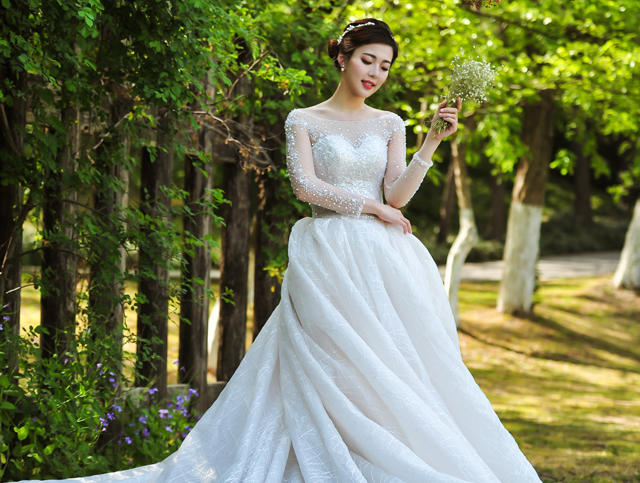 【绣阁嫁衣】  超级爆款  闪耀长托婚纱 