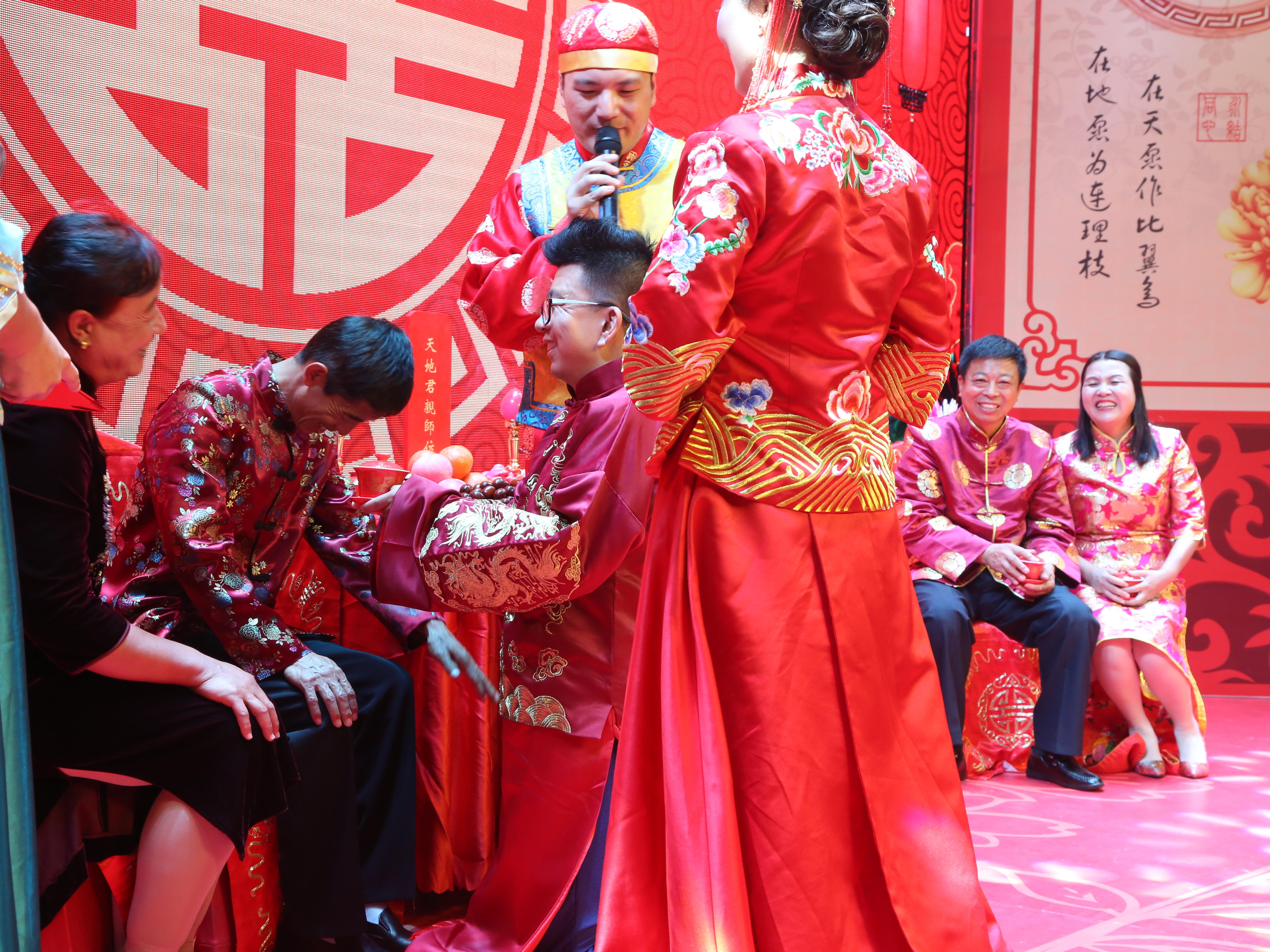 爱派主持人团队杜涛+音乐助理1名