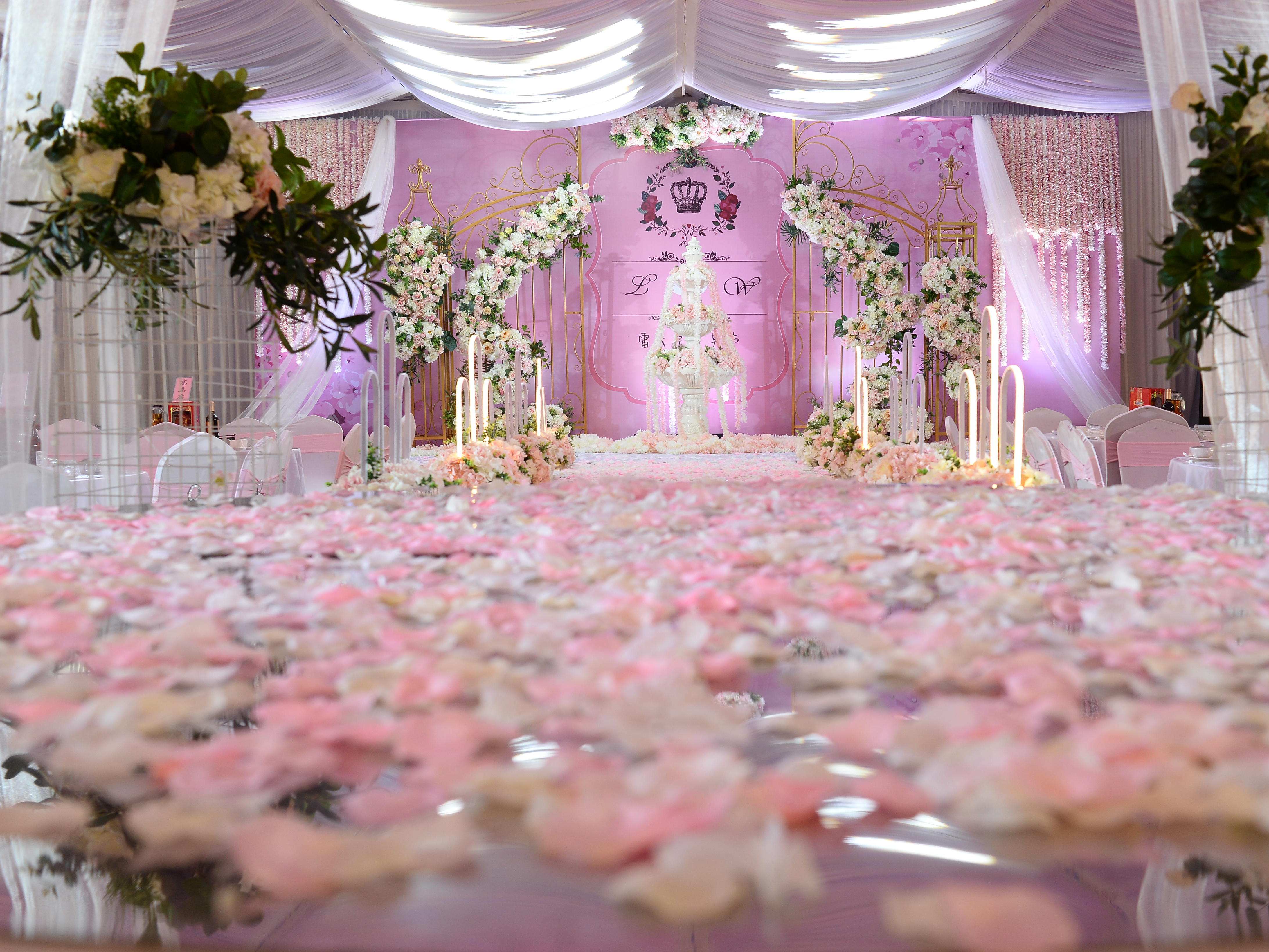 粉色，梦幻，甜美，温馨，主题