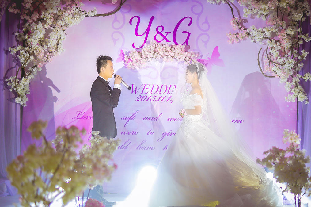 与之相知，相恋，相伴