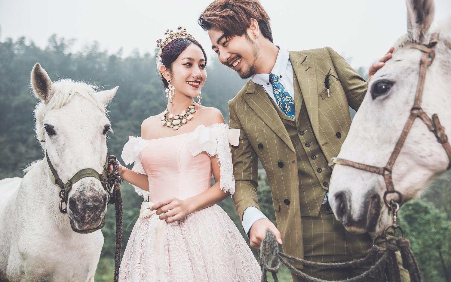 復(fù)古情侶寫真蜜月成都婚紗照拍攝結(jié)婚照?qǐng)F(tuán)購(gòu)3899