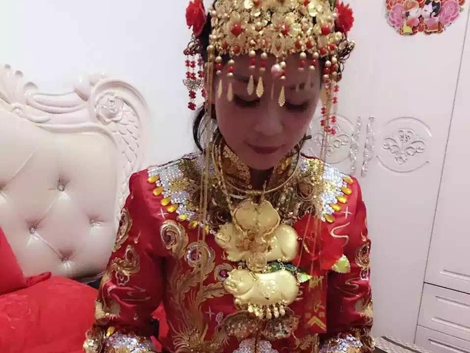 晚礼服或者敬酒服