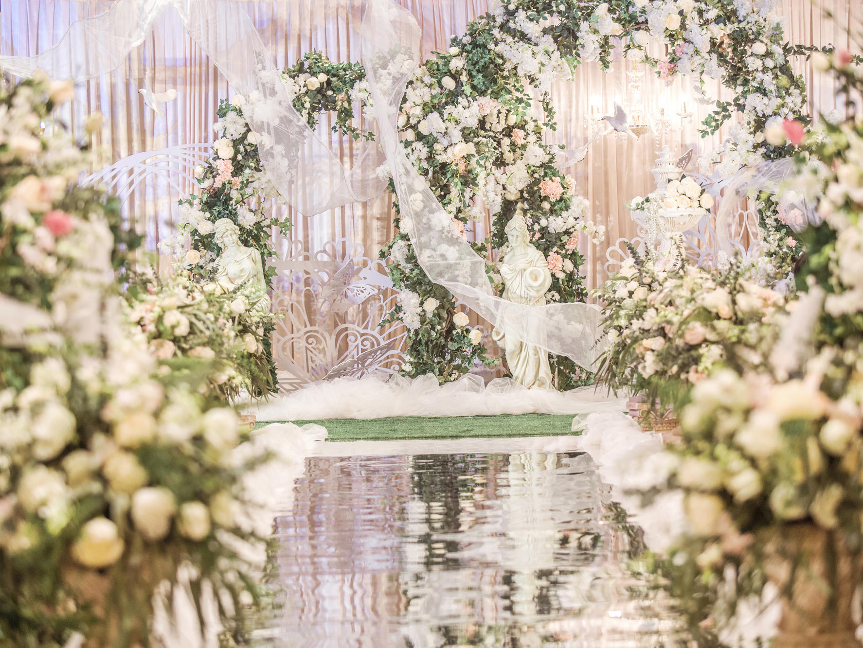 梦幻浅香槟主题婚礼《静谧花园》