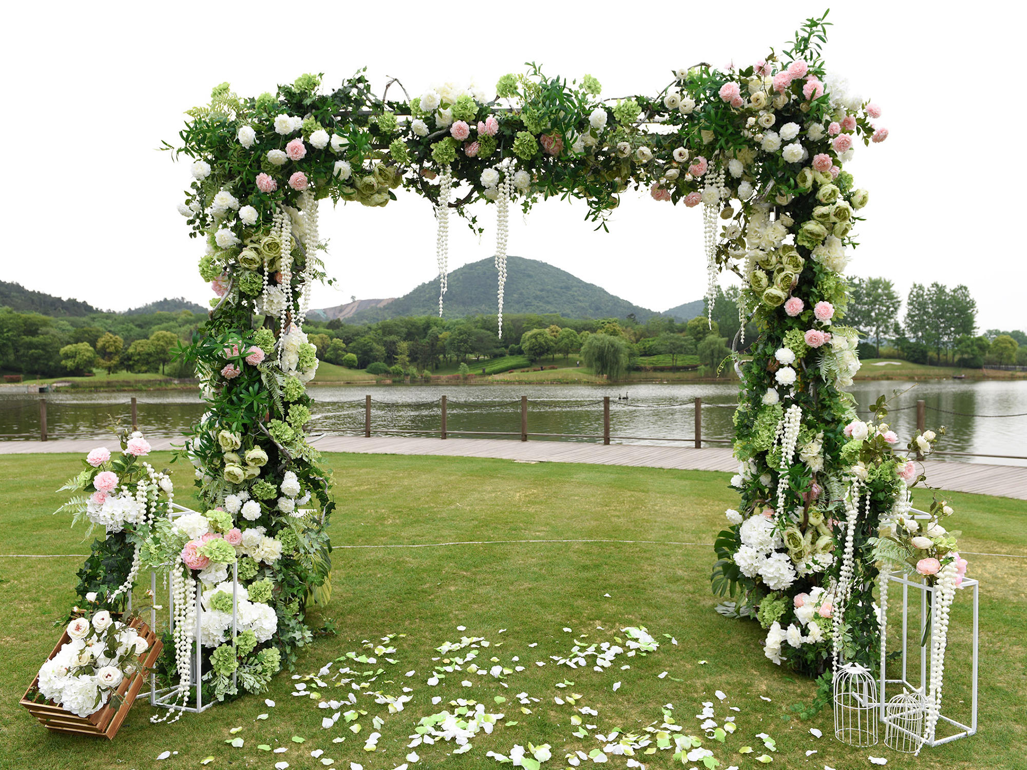 【闺蜜婚礼】小清新白绿色系户外主题婚礼