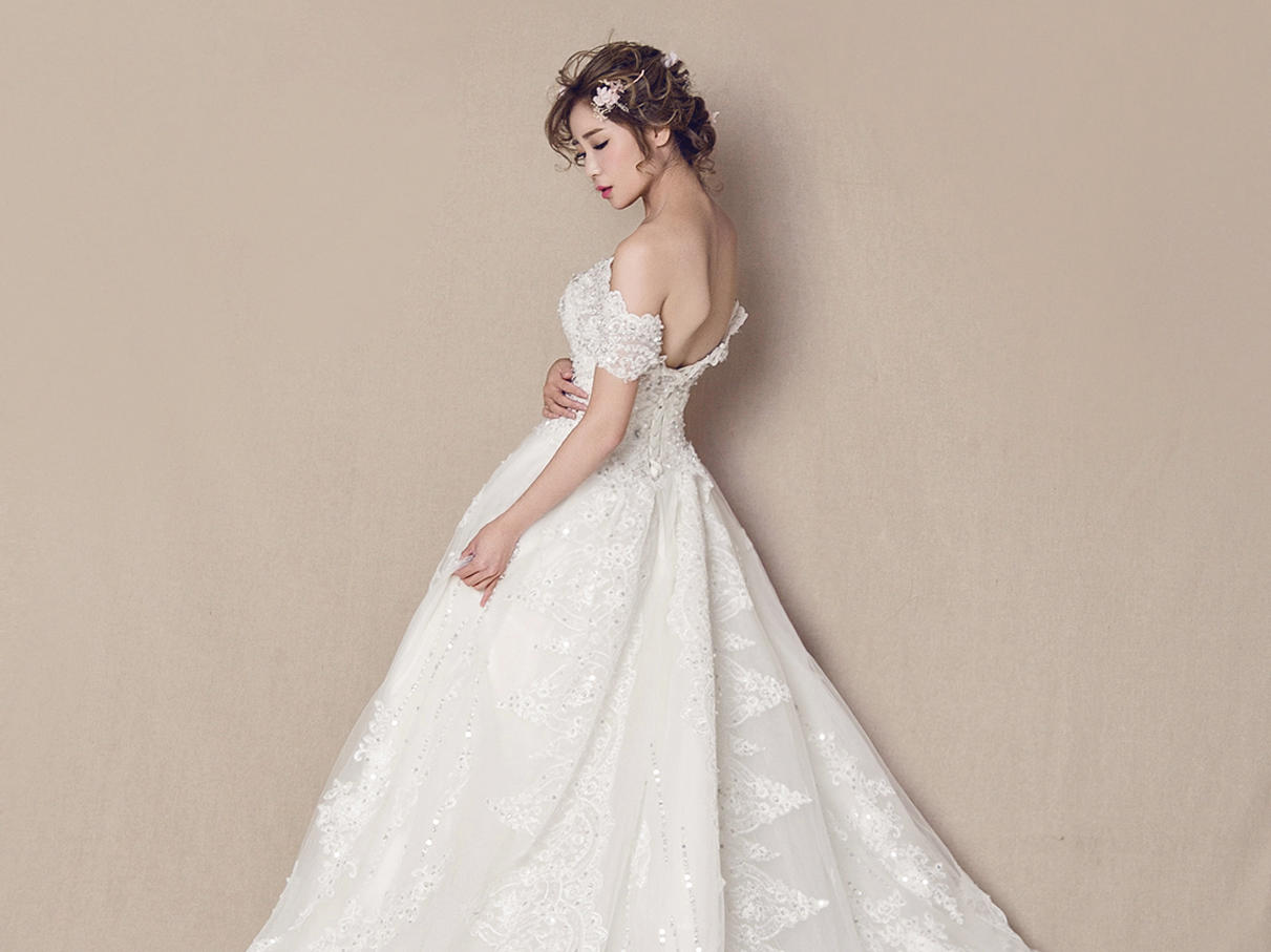 『A Queen』Crystal 婚纱套餐＋跟妆