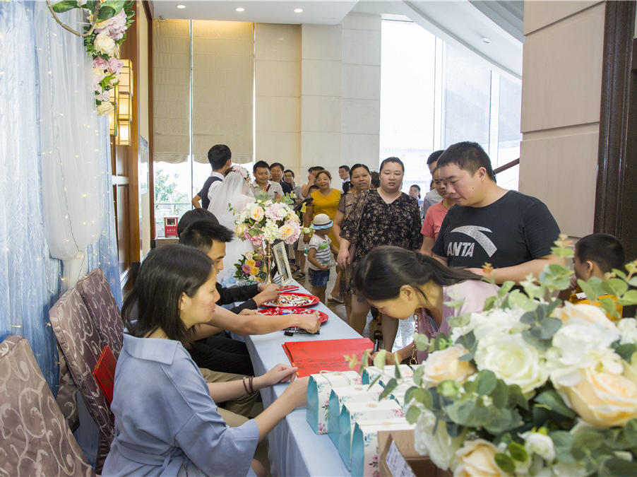   粉蓝色清新系婚礼布置