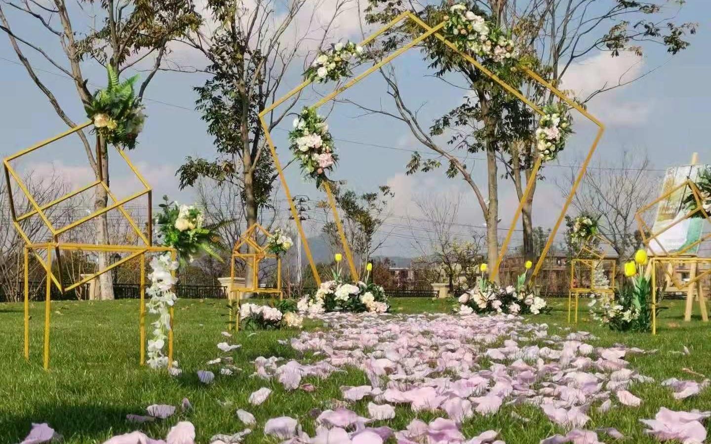 冬季简约草坪婚礼 清新简洁