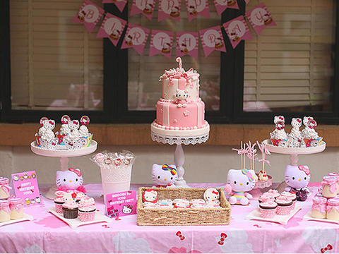 粉色HOLLE KITTY主题甜品台