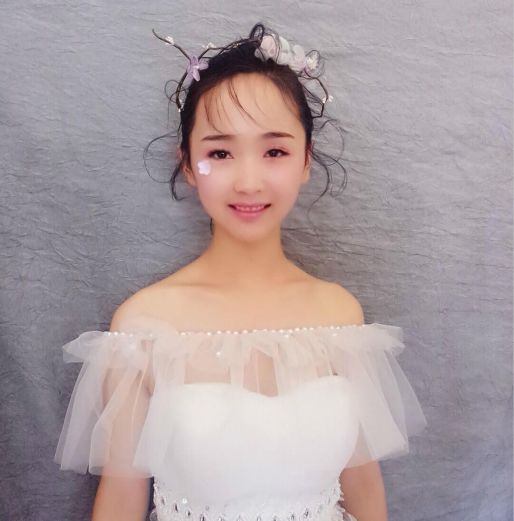 超划算套餐婚纱秀禾礼服，全程跟妆