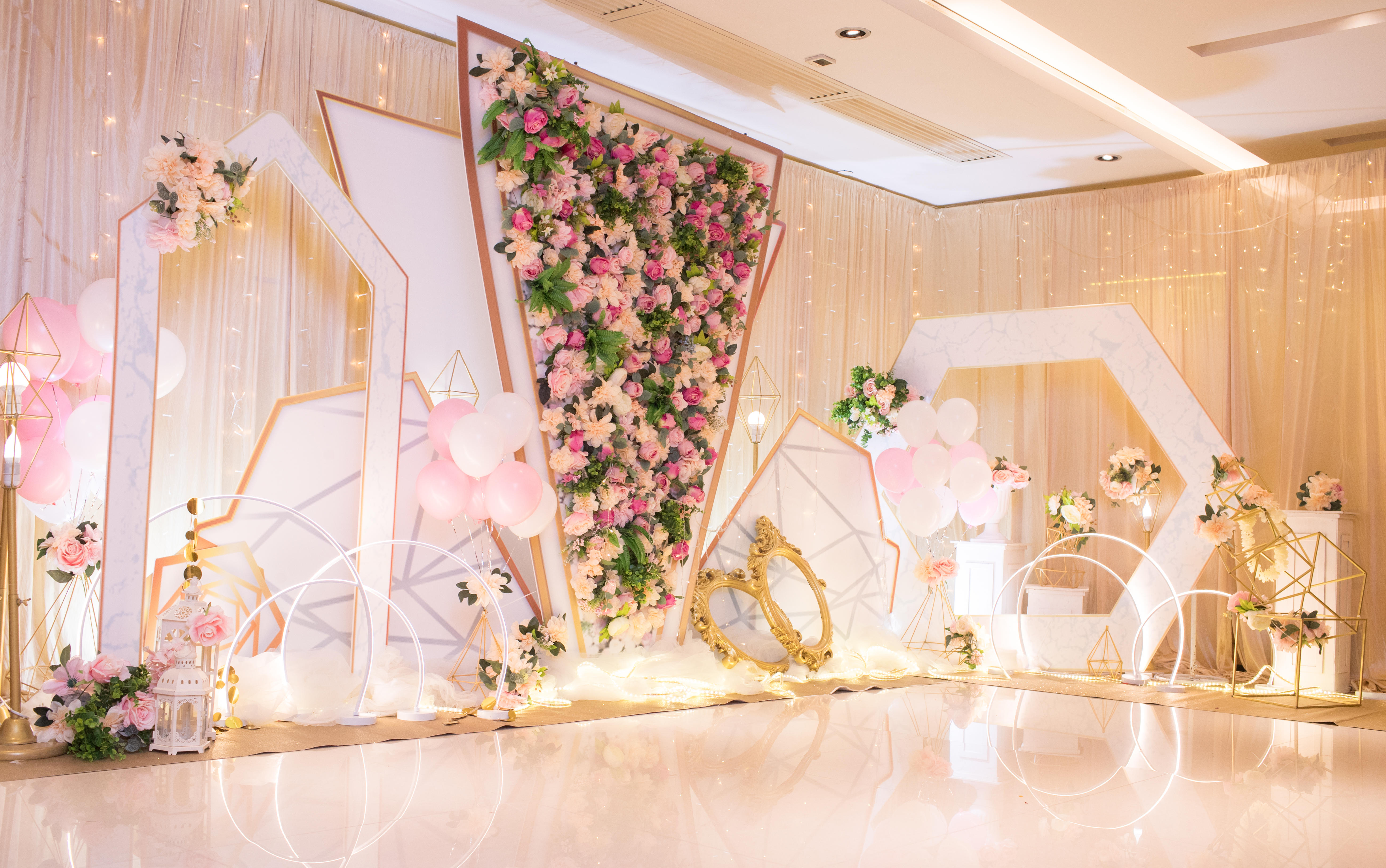       Just FOR.U——金色婚礼布置