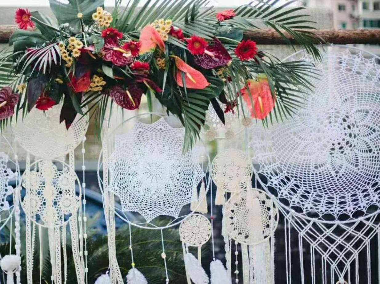 户外草坪铺梦网鲜花小型婚礼送席前回放