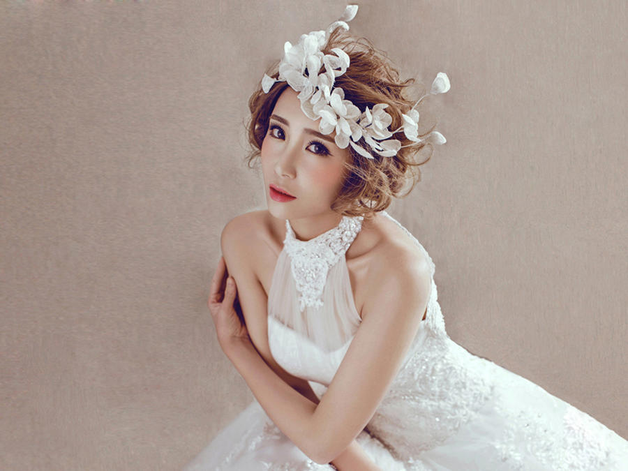 『A Queen』高端定制婚纱套餐+跟妆