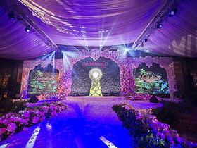 LED大屏幕+鲜花+主题婚礼