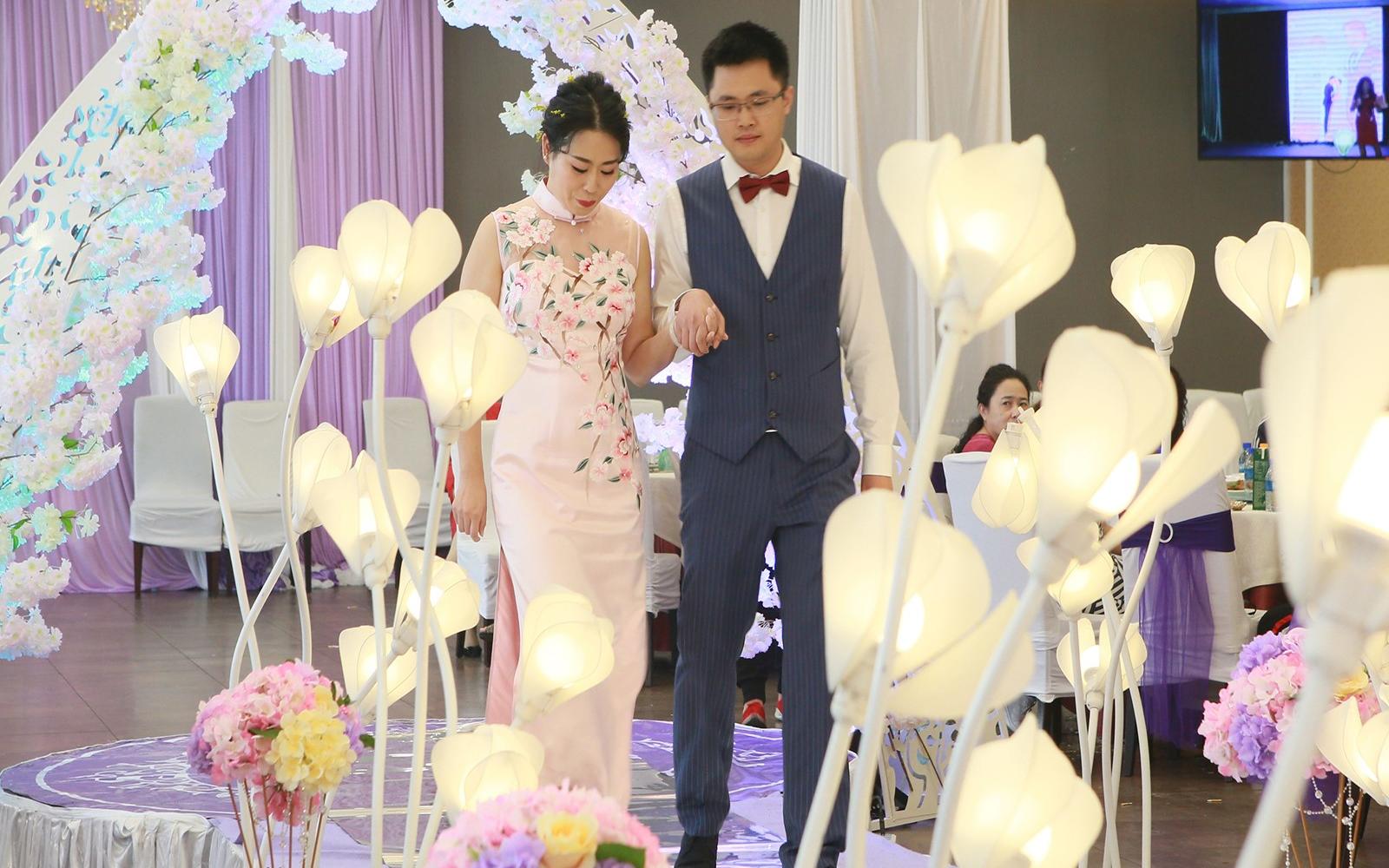 《婚礼》粉色新娘敬酒服旗袍