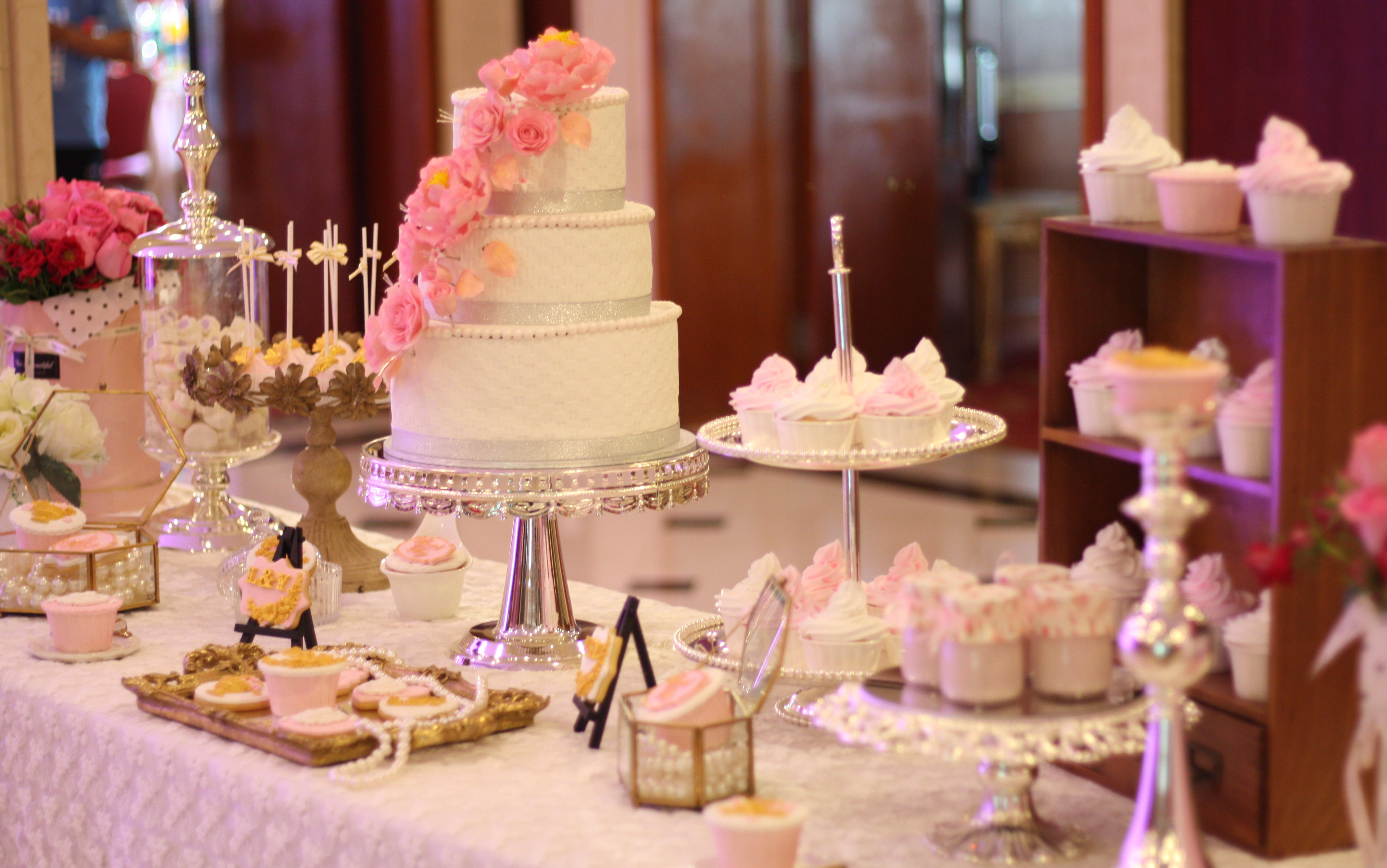 唯美小清晰粉色系婚礼甜品台