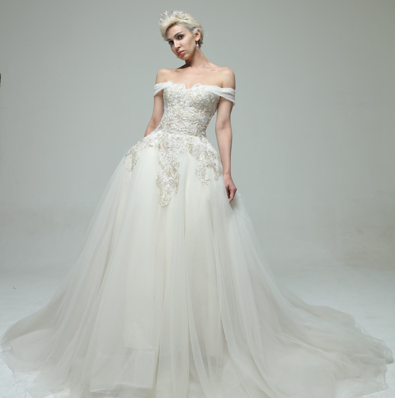 ONLYYOU梦幻一字肩大拖尾