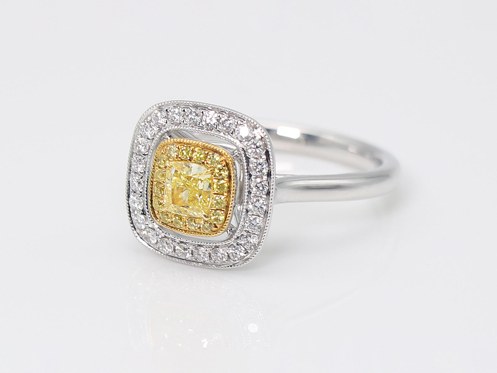 【维多利亚】 黄钻复古优雅钻戒