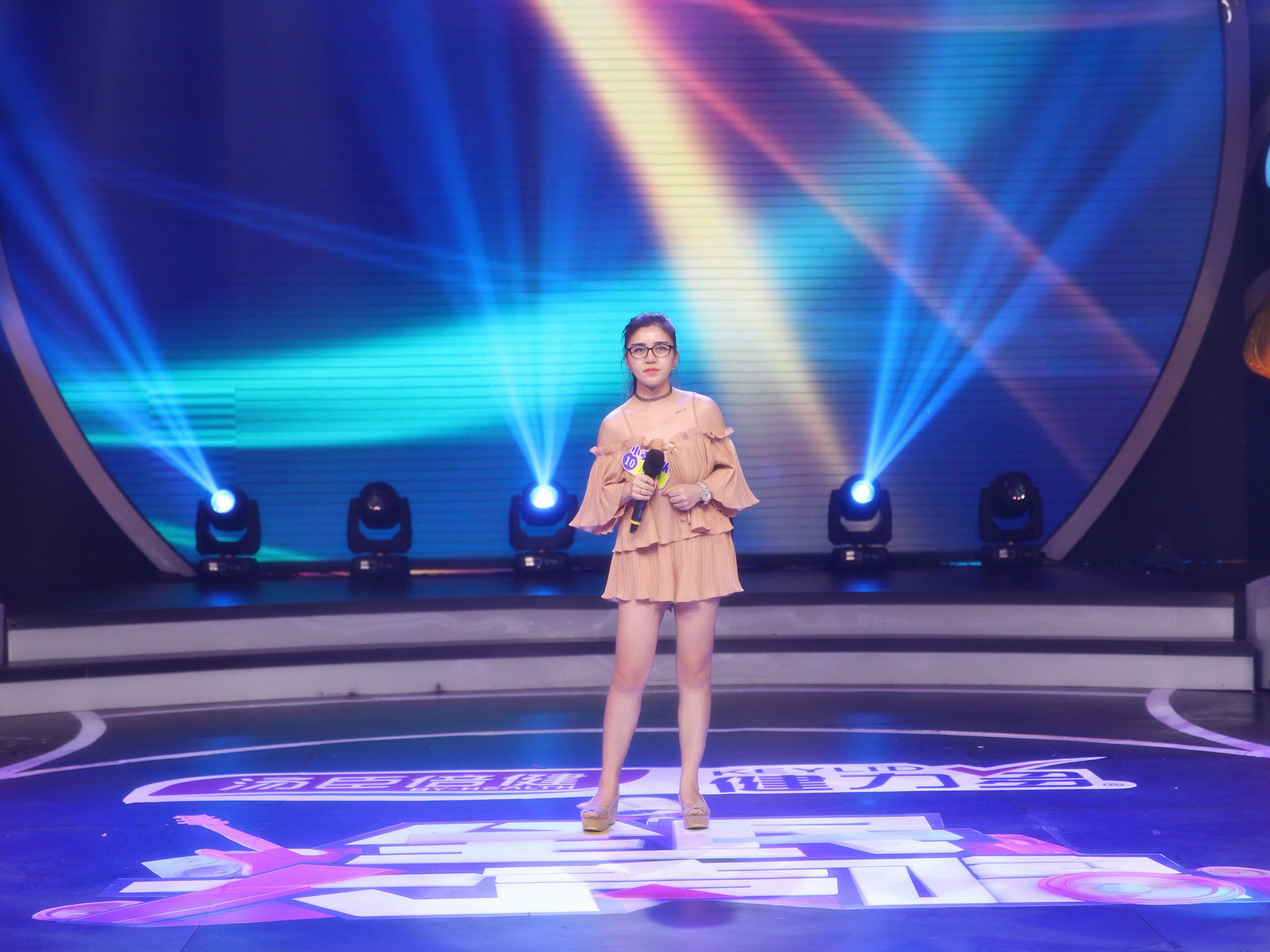 【颜值组合】莫晗主持团队+1名实力女歌手