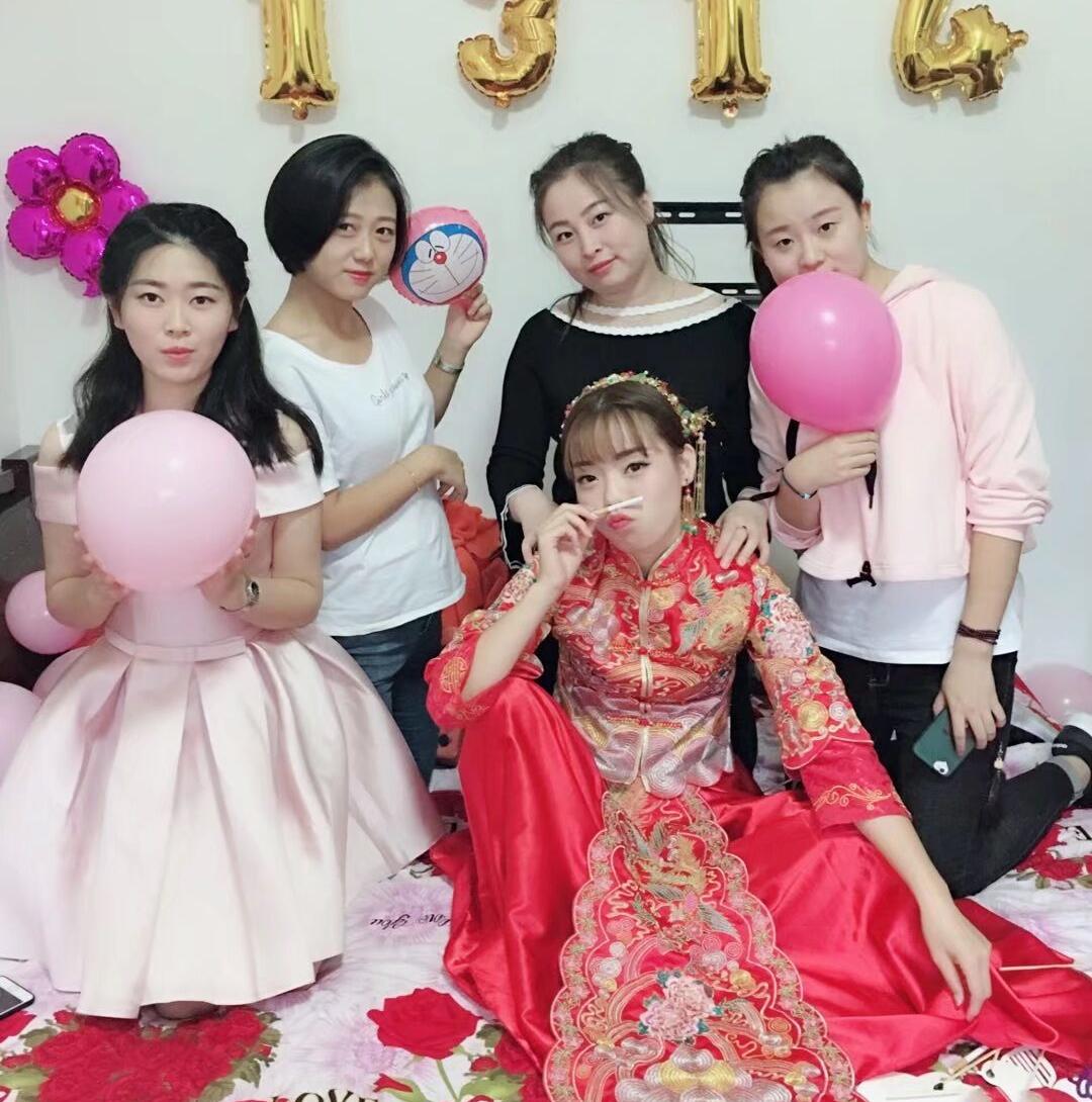 1280精美婚纱礼服，跟妆套餐