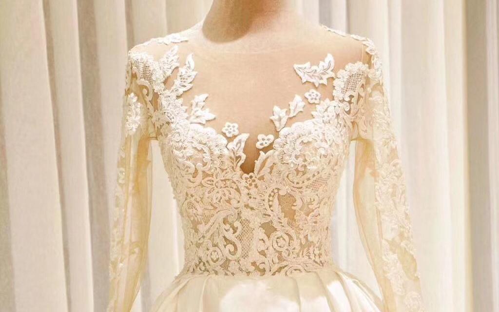 蕾丝与缎面，浪漫与高贵，你想要的，都有