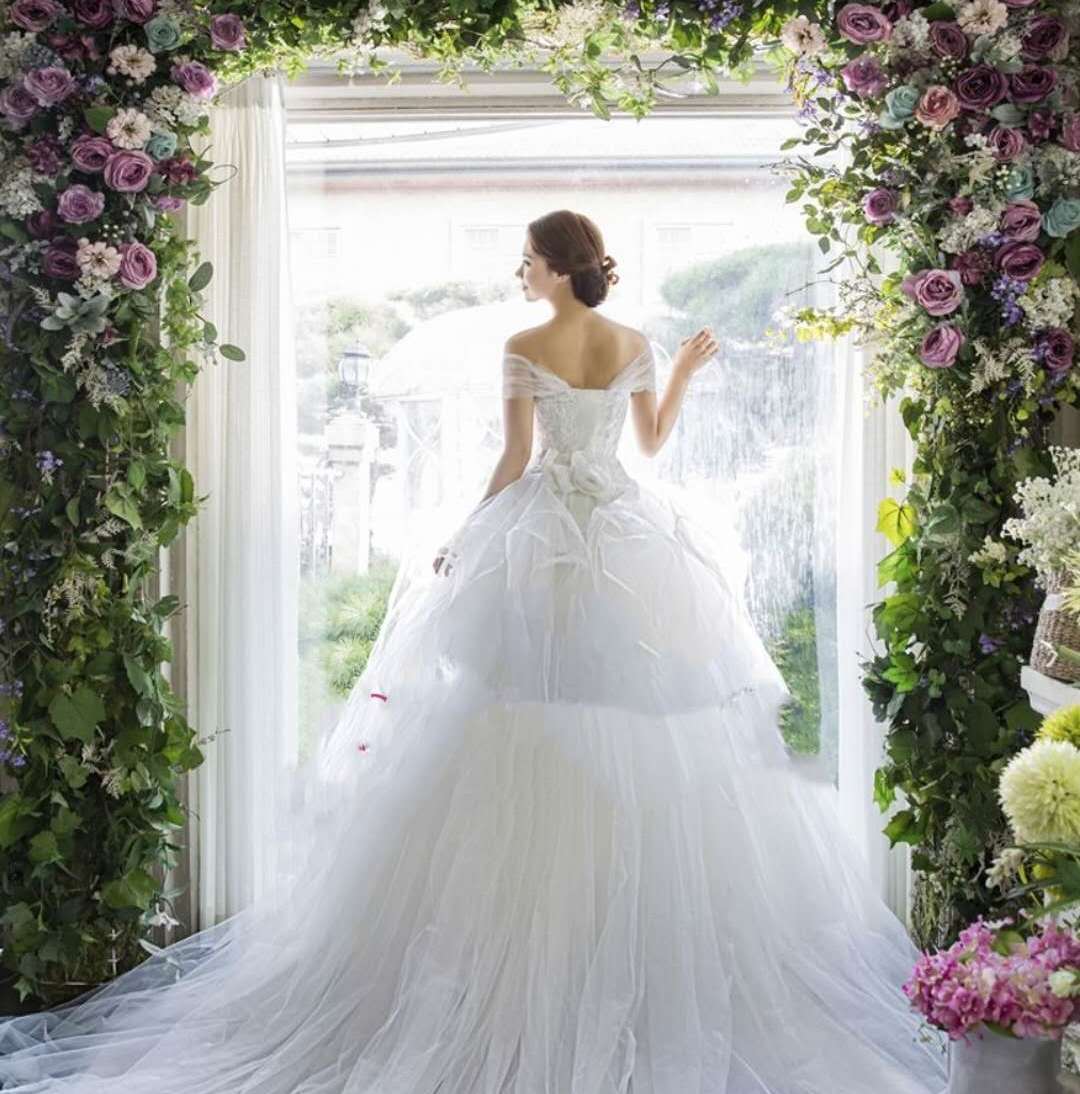 韩国Koo Ja Yeon婚纱八件套餐含新郎西装