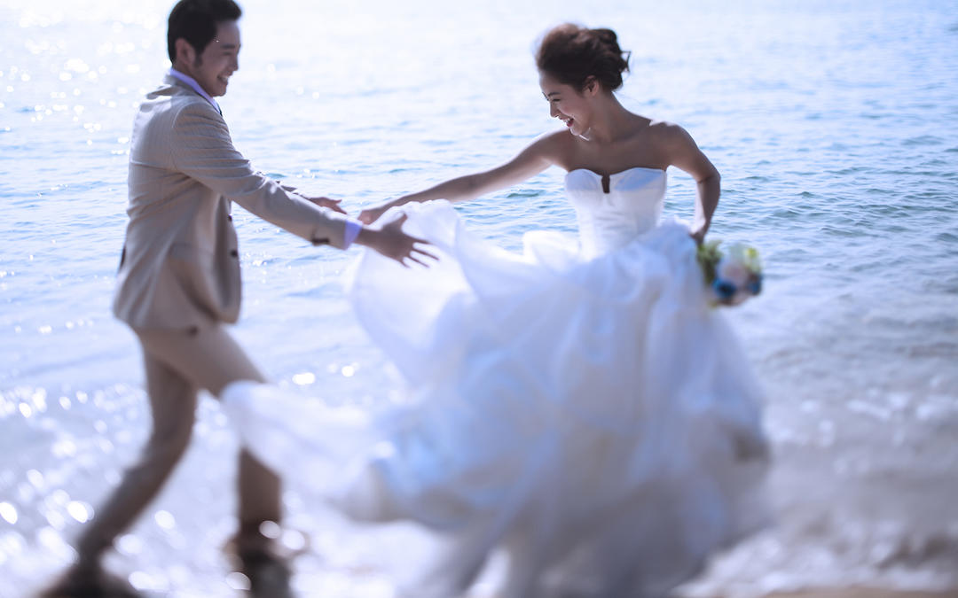 爆款拍遍丽江男女12套服装+雪山网红教堂+夜景