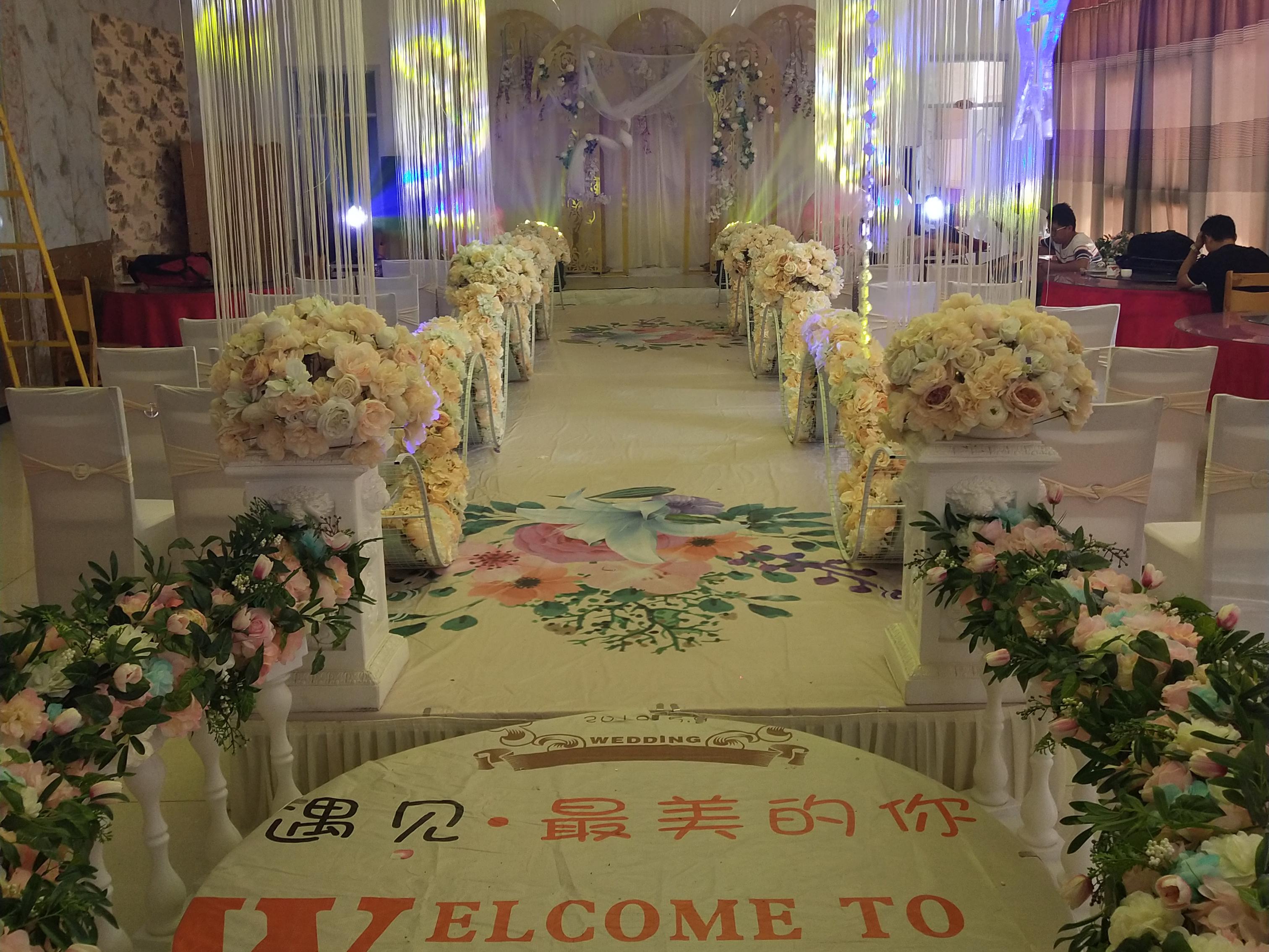 2018年酒店香檳色婚禮布置套系