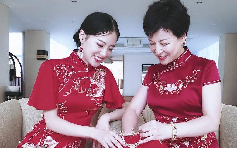 越中国.越时尚。手工刺绣旗袍