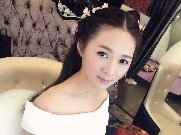 可上门服务：回门妆/答谢妆/订婚妆 +饰品 
