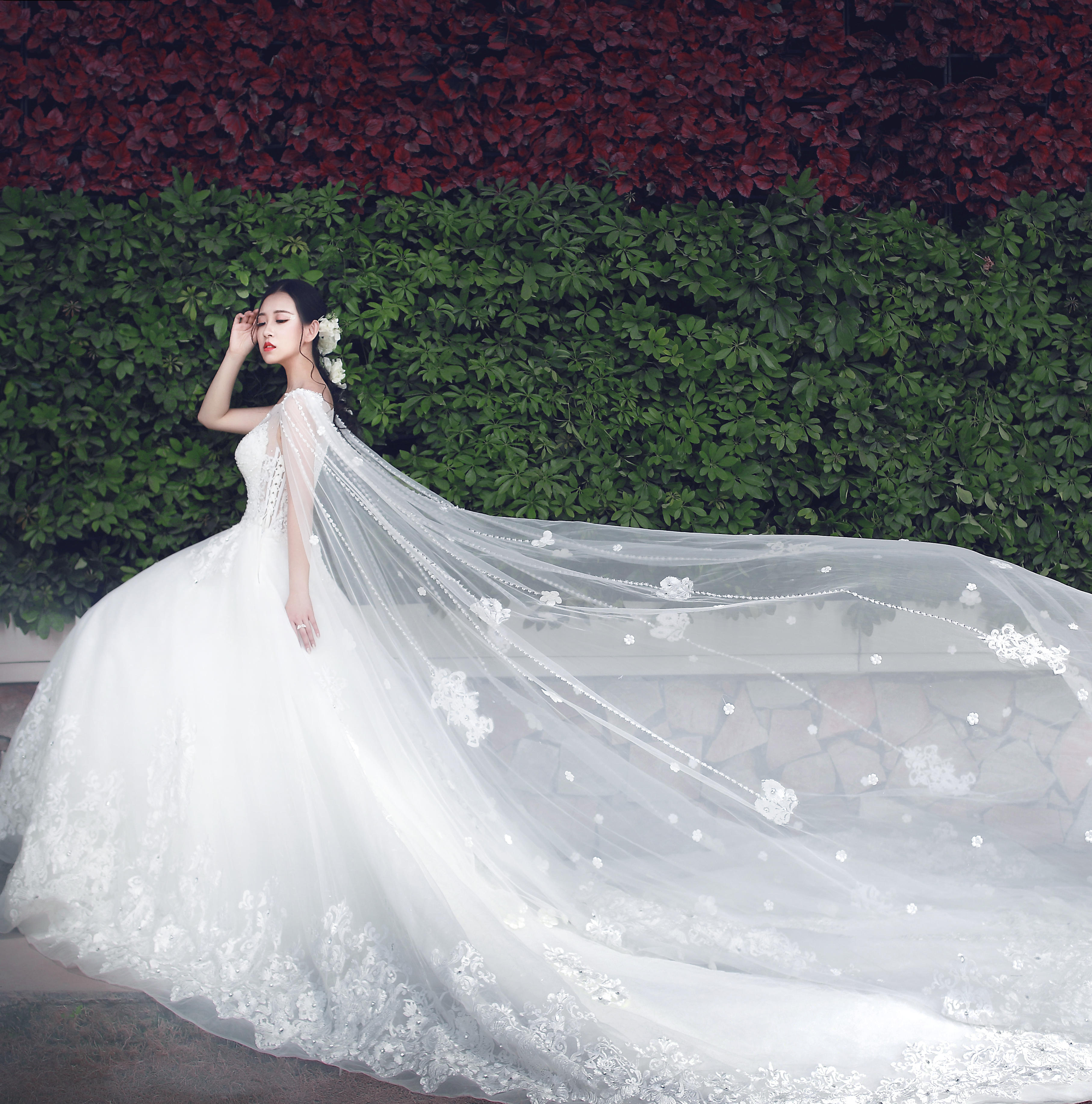 【婳琋】试营业3米长拖主婚纱＋粉钻秀禾＋丝绒礼服