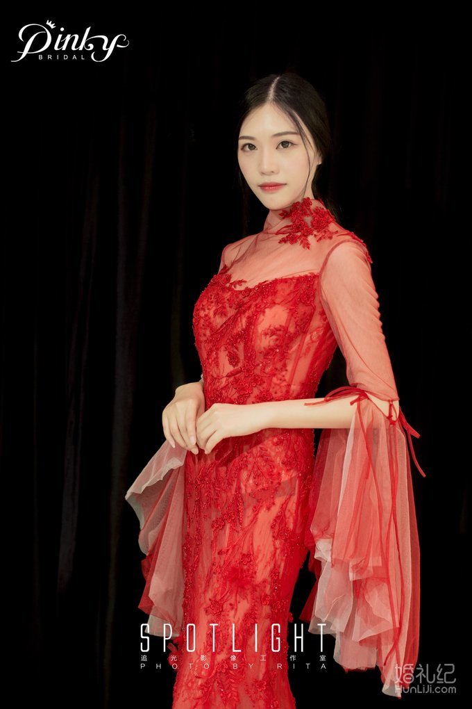 【明星新娘】同婚期新娘同台pk 这件绝对承包宾客目光！