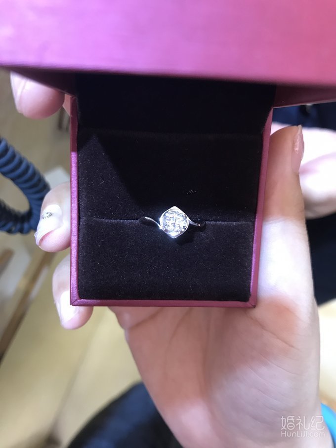 30分钻戒看起来像50分！婚戒这样选显钻又吸睛！