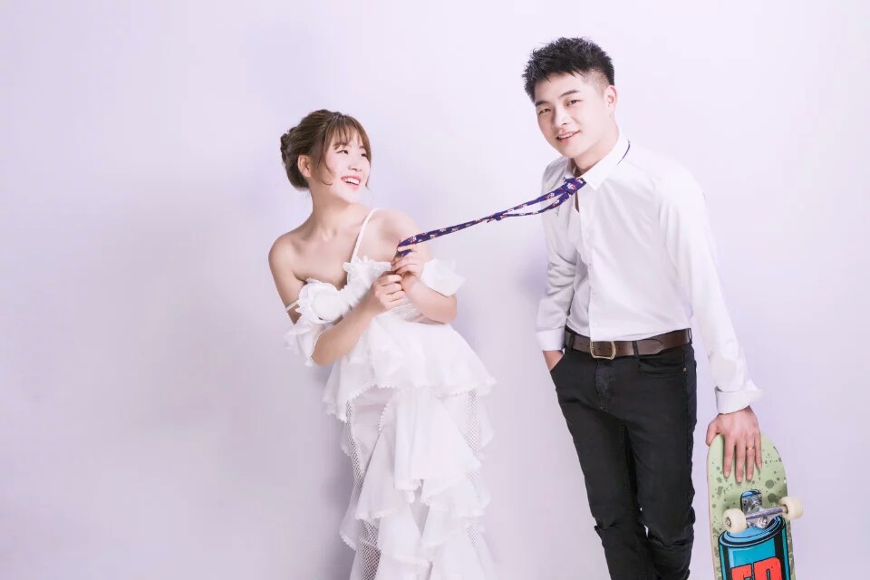 预知甜滋味，必须亲口尝婚纱照曝光下...