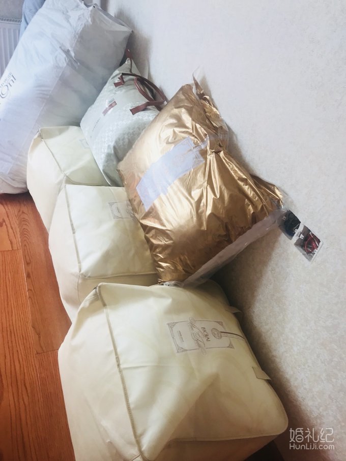 超详细的出嫁攻略 光喜庆床品就堆满房！