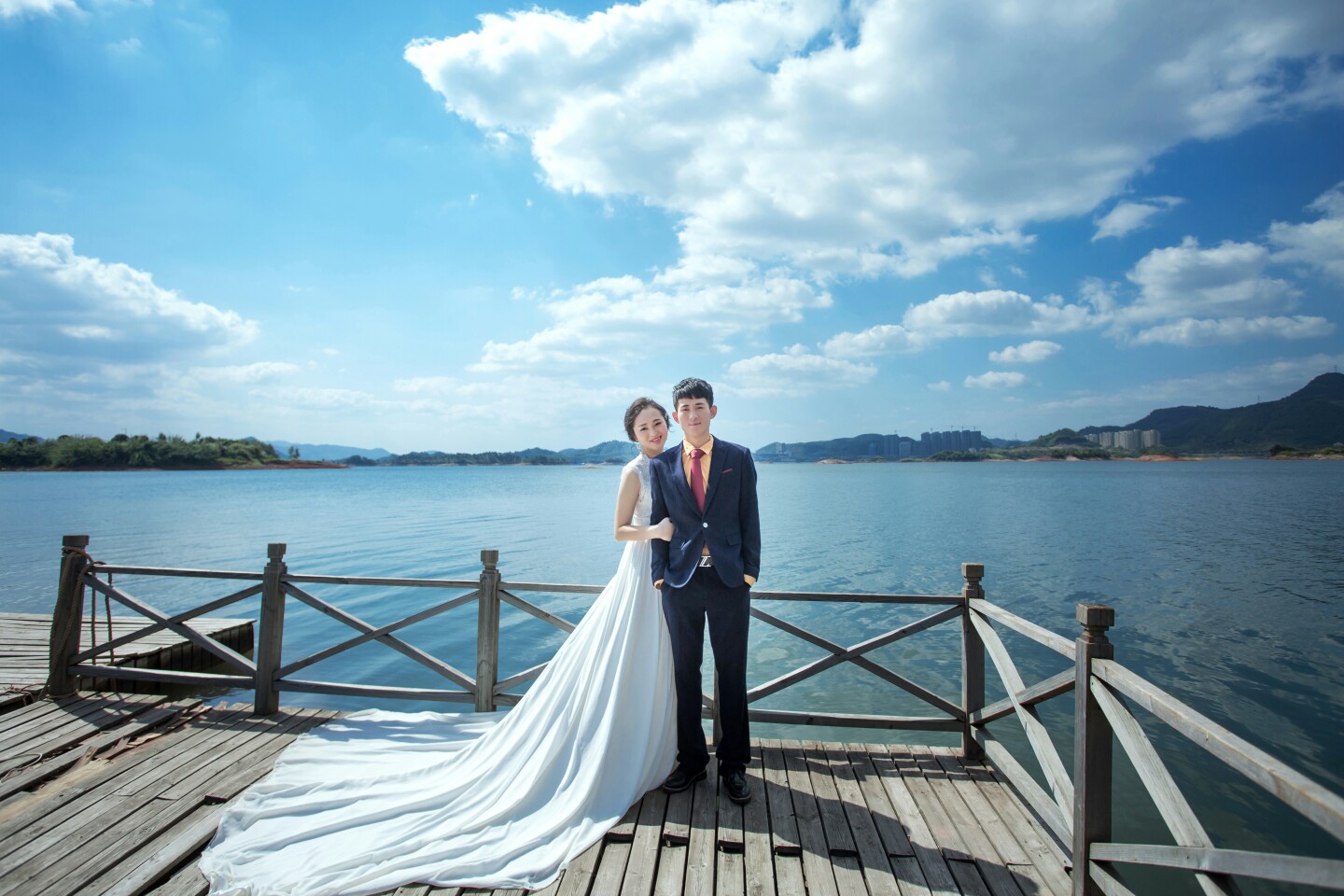 婚纱照终于出来了，最满意的只有游艇那套衣服[抠鼻][抠鼻]