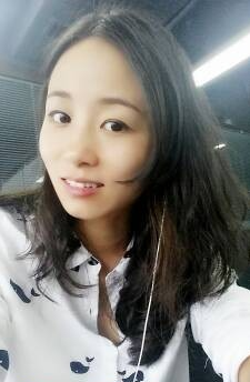 试纱路人变女王 端庄性感两不误