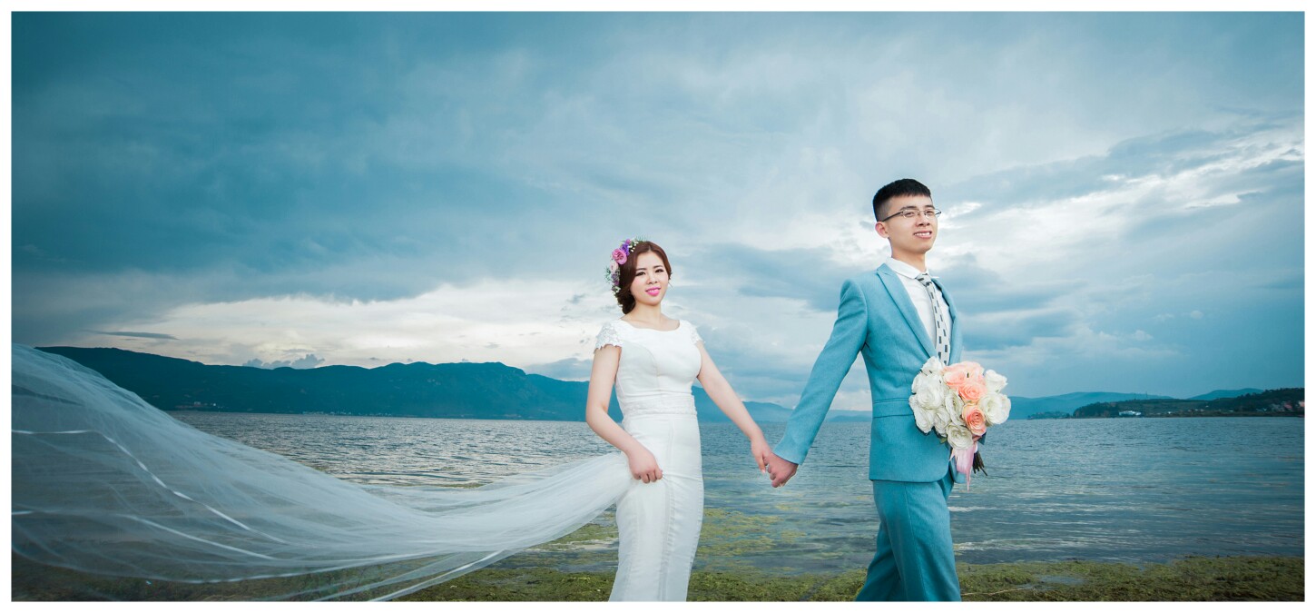 我也晒一下我的婚纱照