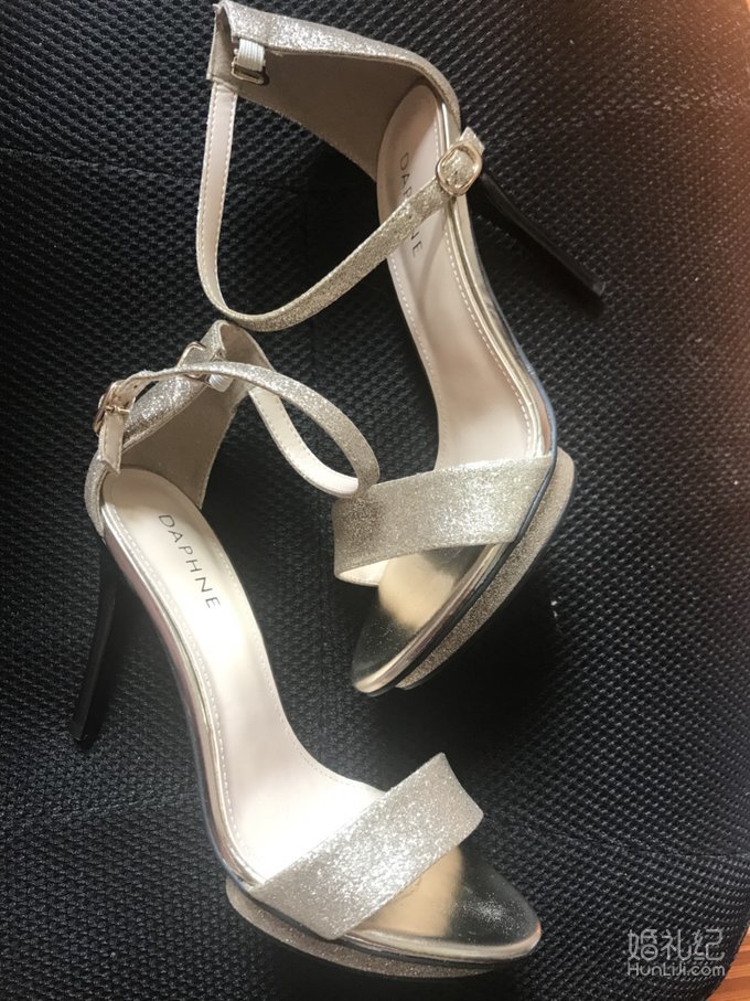 35码两双婚鞋转出