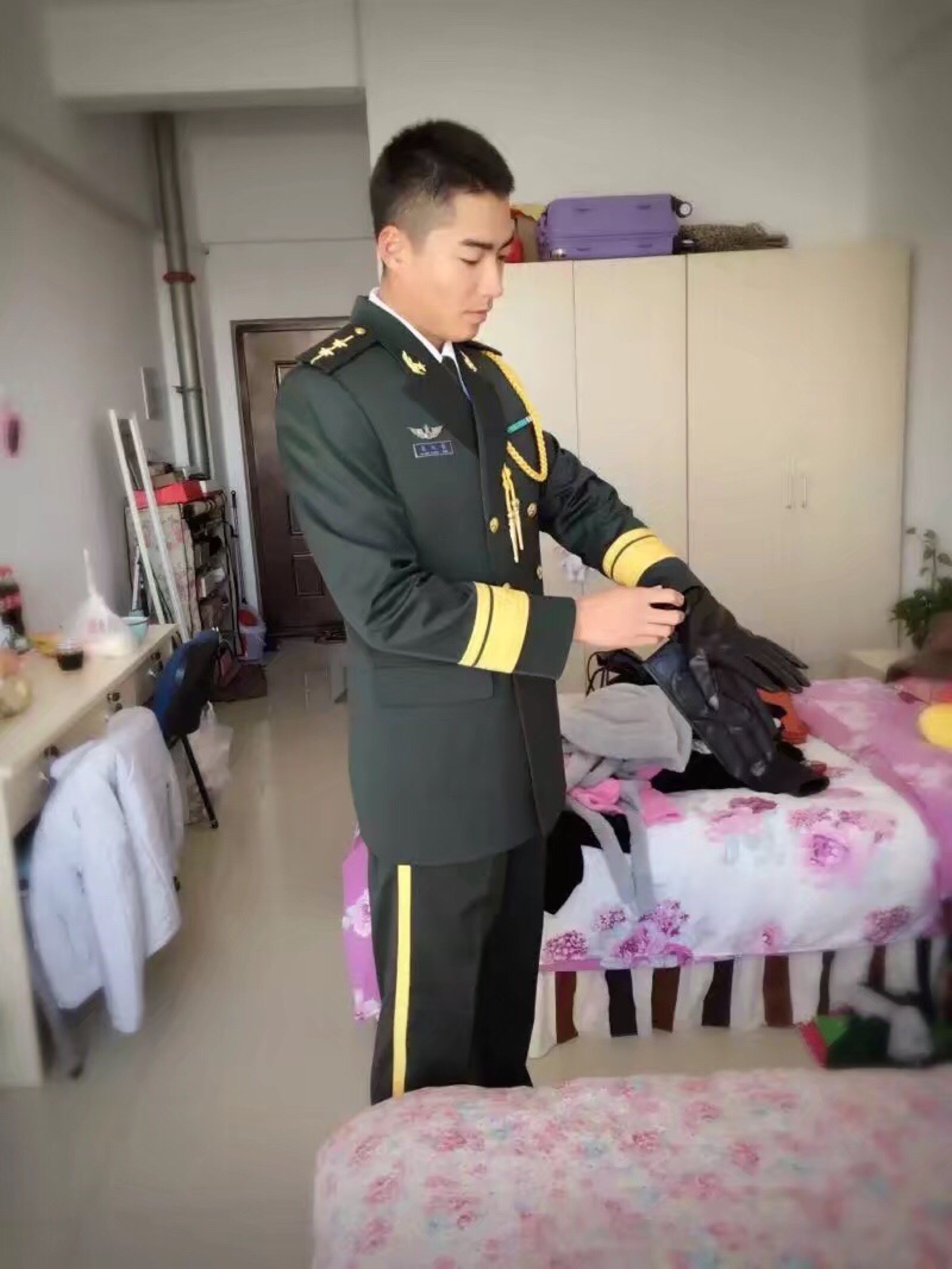 #最帅新郎装#你最帅的一刻，是穿军装迎娶我的那刻！