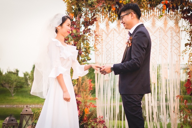 别人的老公！新娘看中一钻戒，老公直接打钱：买