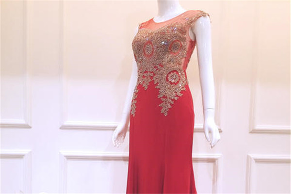 紅色晚禮服婚紗照的禮服怎么選