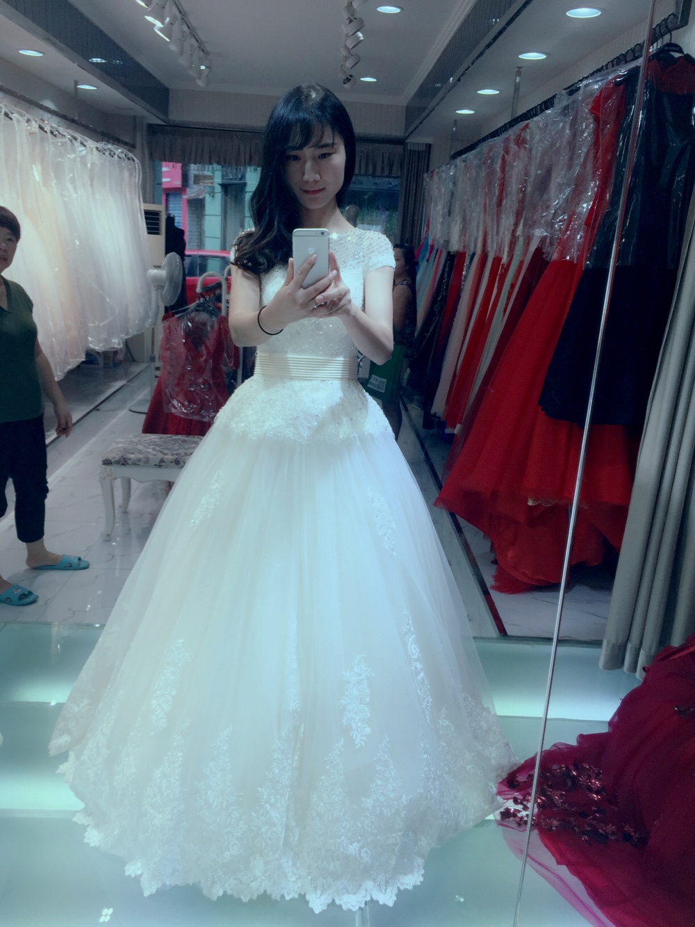 秀下结婚礼服[大笑]