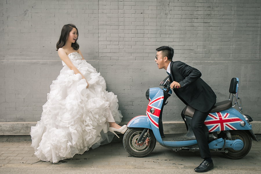 胡同口的个性婚纱照 网购婚品性价比爆棚