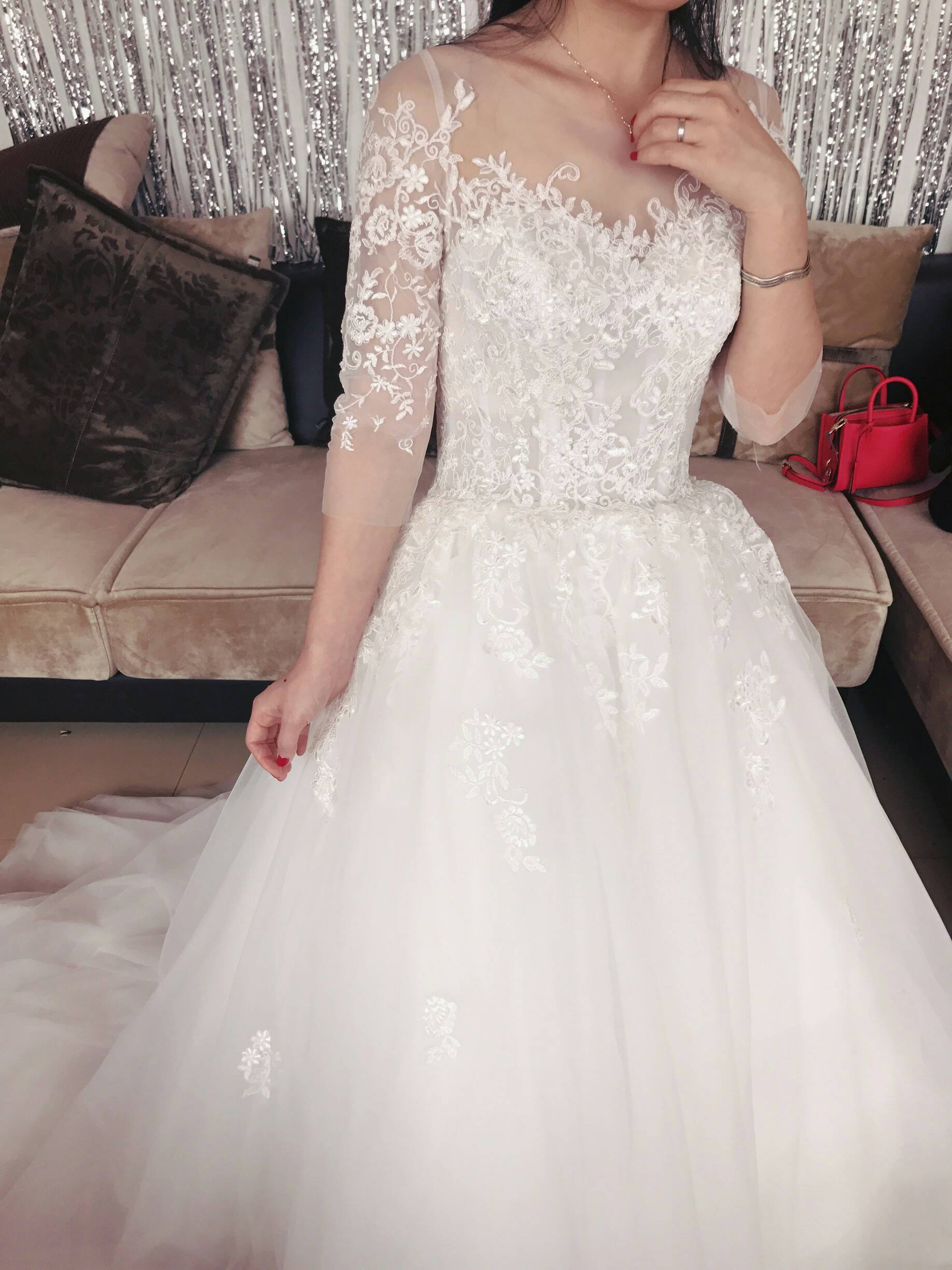 婚礼的服饰还是不能太暴露